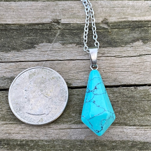 Turquoise Howlite Natural Gemstone hexagon pendulum necklace - Picture 3 of 7